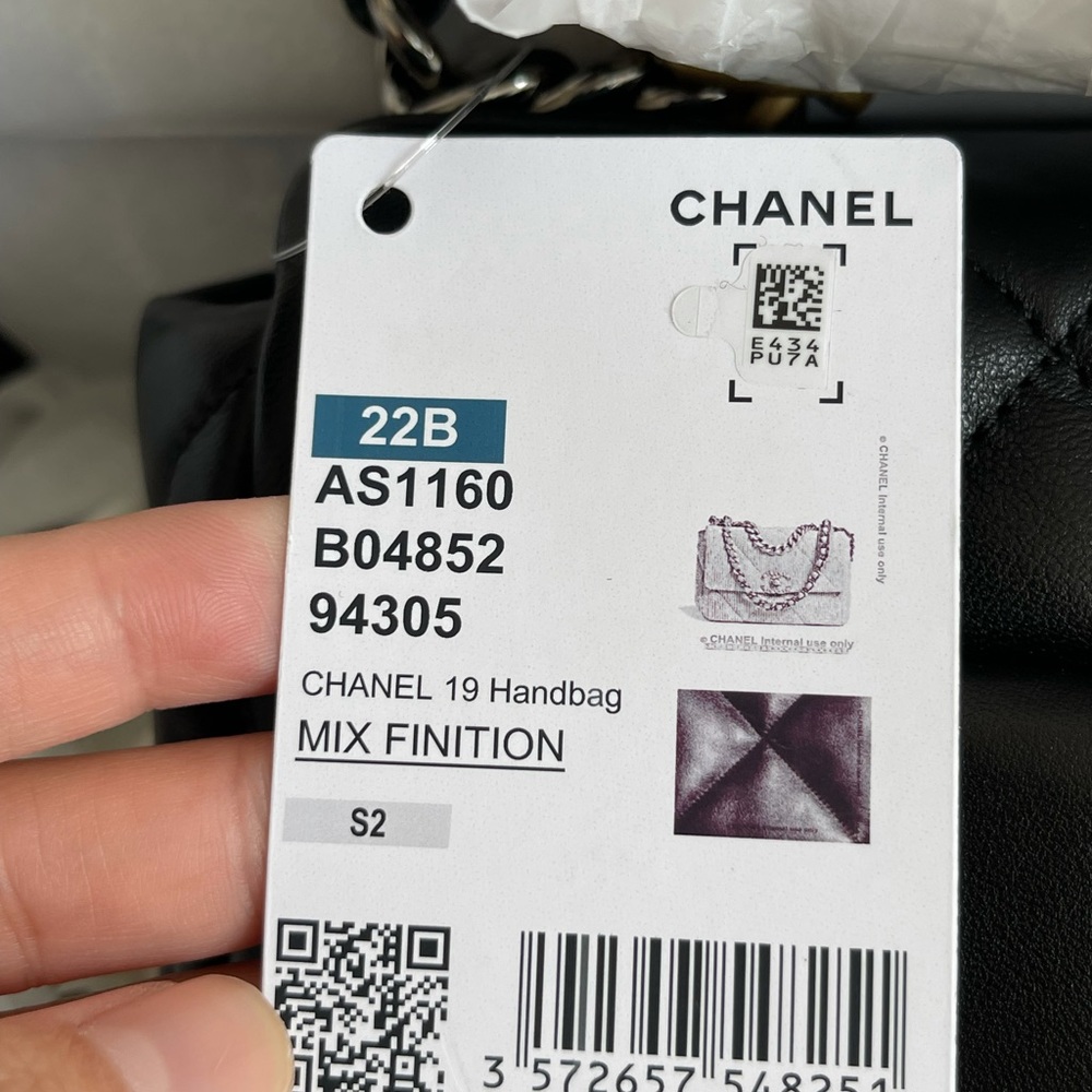 NEW CHANEL19 22B Black Lambskin Small Flap Bag Mix Hardware w/receipt - Picture 5 of 15
